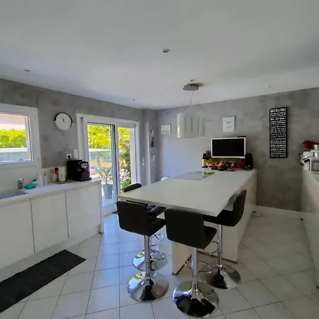 Maison Avec Piscine Chantilly Senlis 6 Personnes Villa *